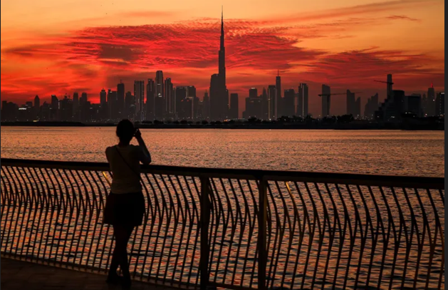 के दुबईको चम्किलो छवि खतरामा छ ?